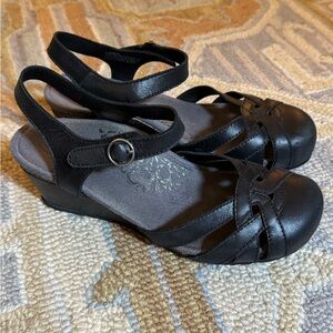 Aetrex Lindsay Closed Toe Wedge Black